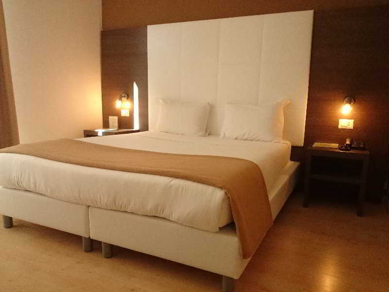 Ambassador-Monaco Hotel Luaran gambar
