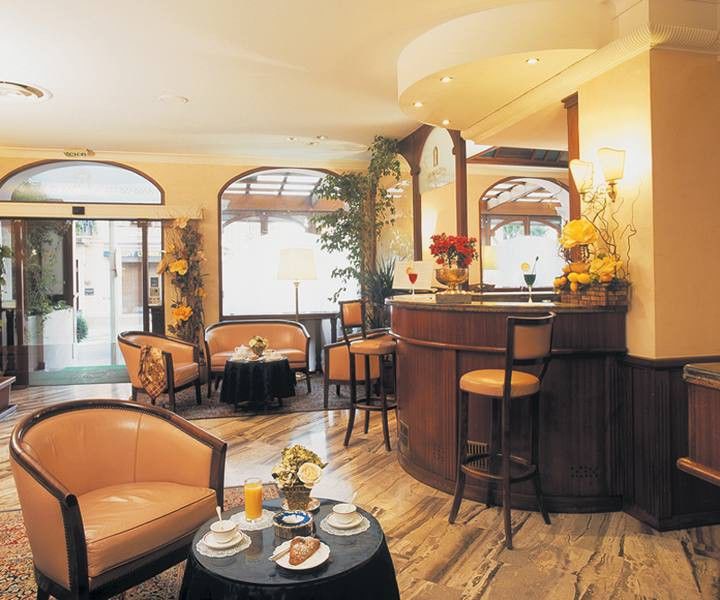 Ambassador-Monaco Hotel Luaran gambar