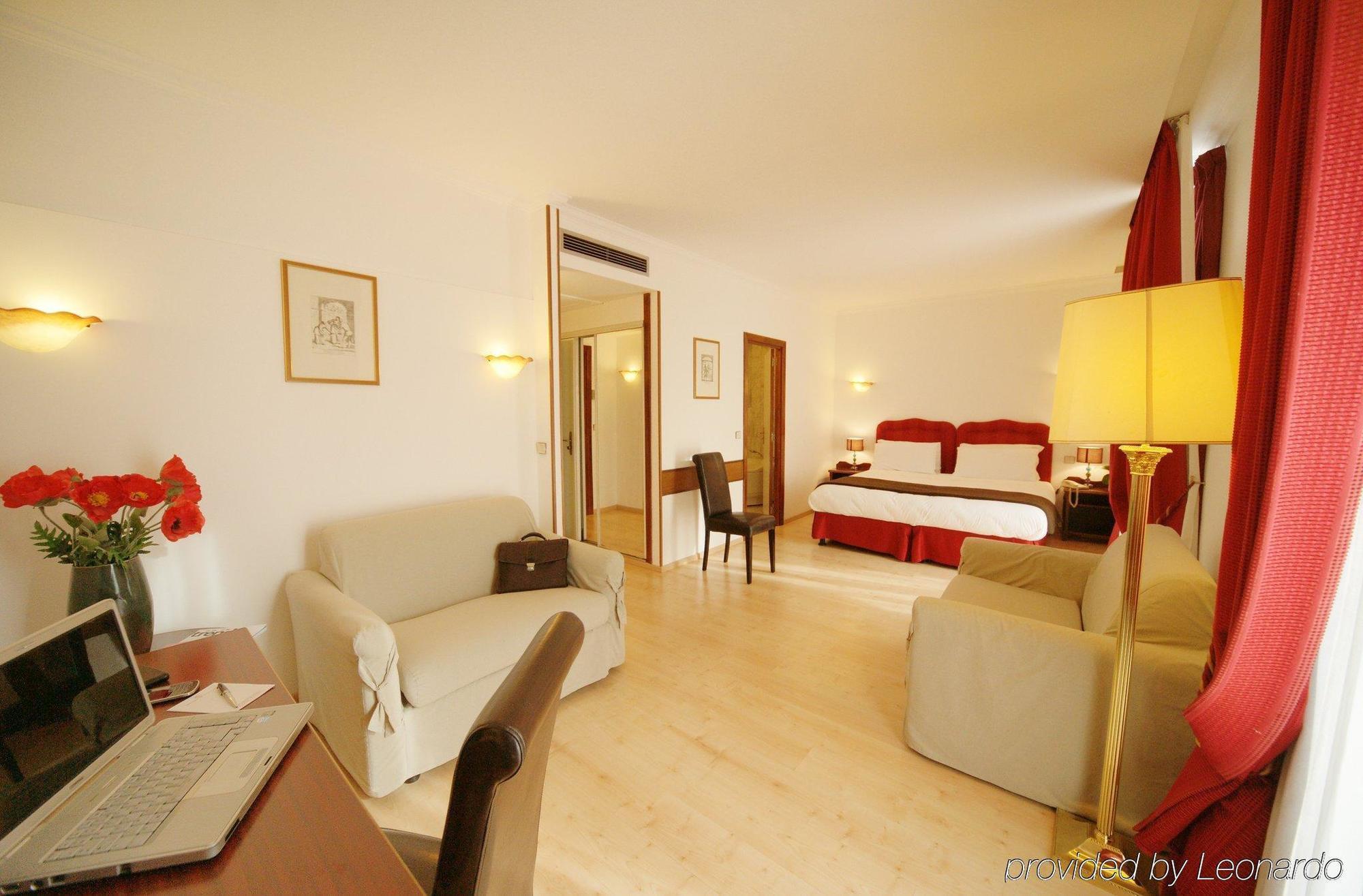 Ambassador-Monaco Hotel Bilik gambar