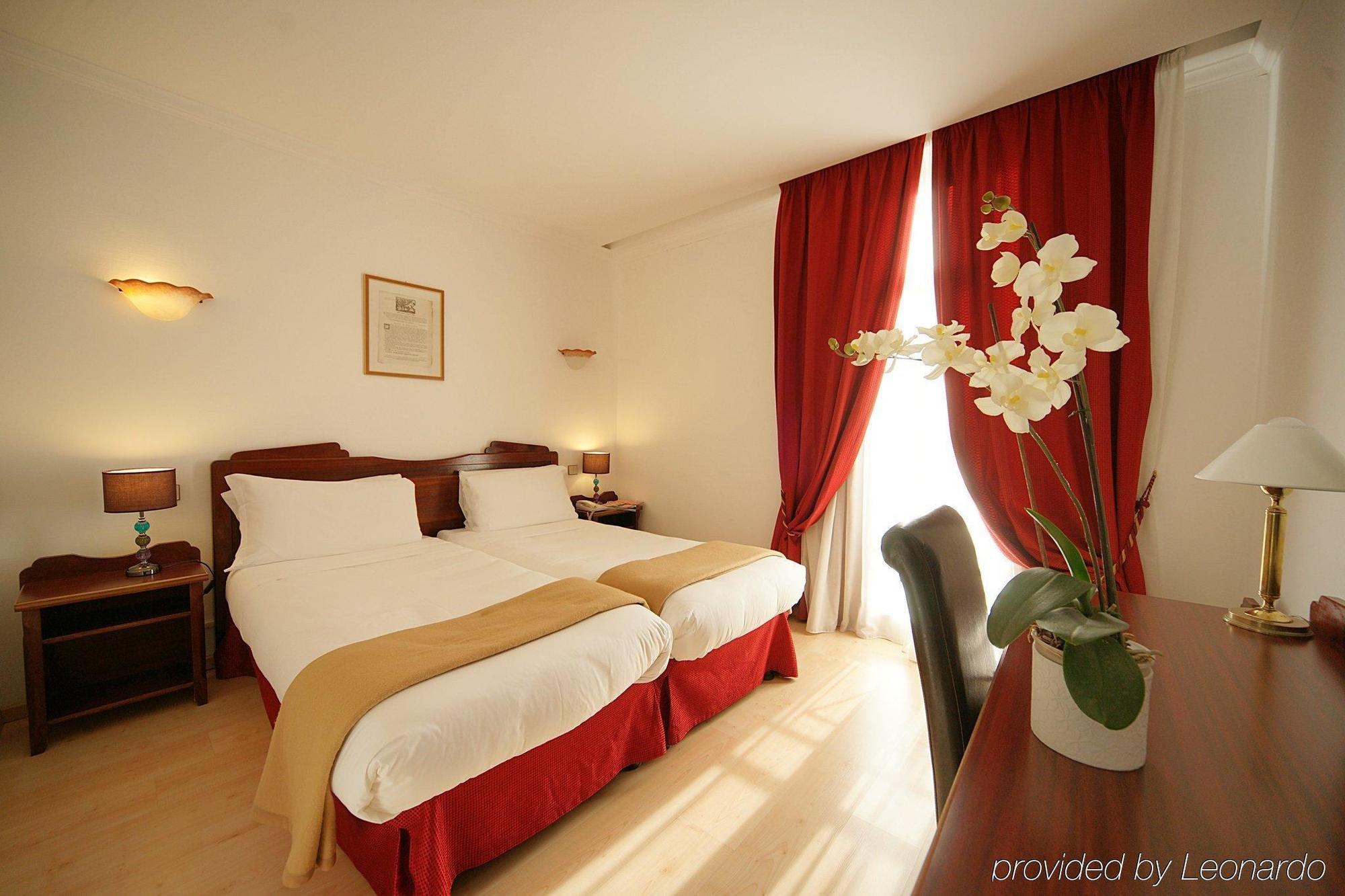 Ambassador-Monaco Hotel Luaran gambar